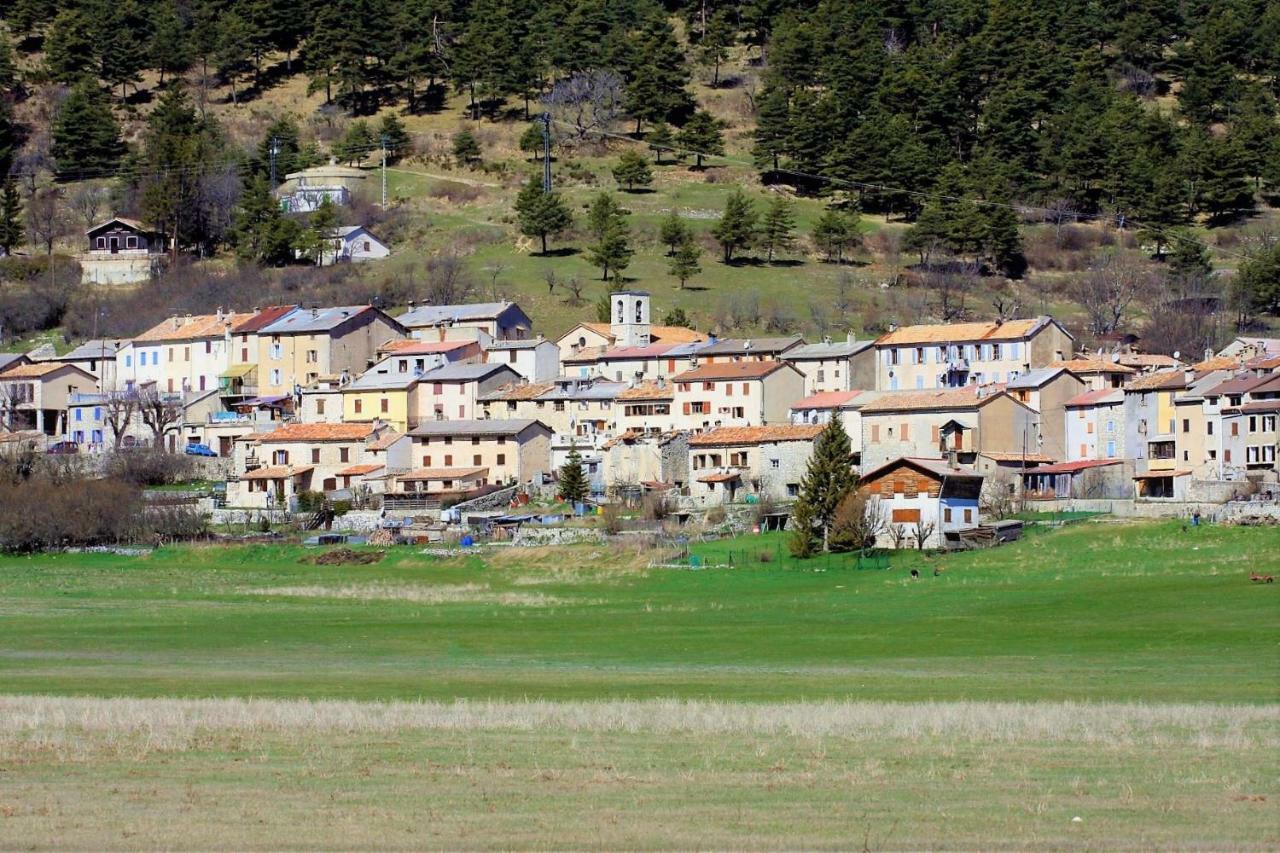 Le Cytise Holiday home Caille